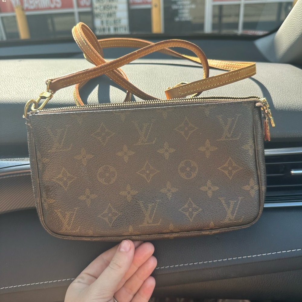 Louis Vuitton purse has a flaw